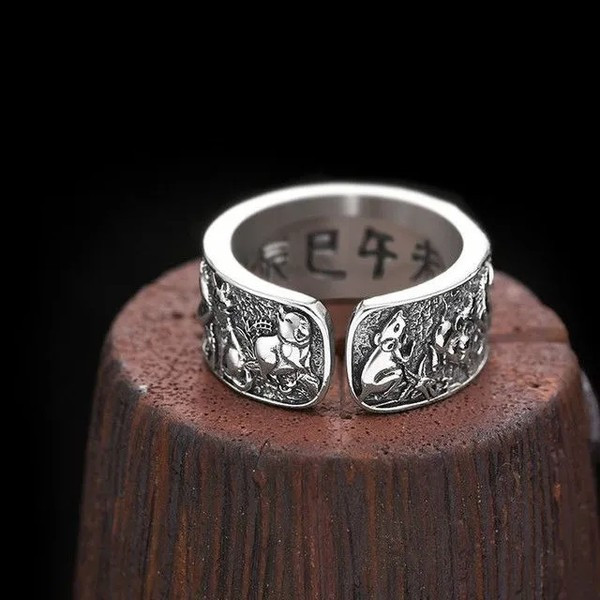 Graviruotas vyriškas žiedas iš plieno