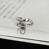 Regulējams gredzens sudraba krāsā