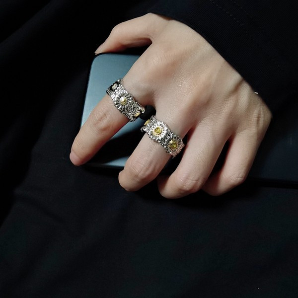 Naujo modelio reguliuojamas žiedas vyrams su dekoratyviniais akmenimis