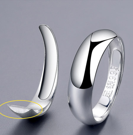 Μοντέρνο ανδρικό δαχτυλίδι σε ασημί χρώμα