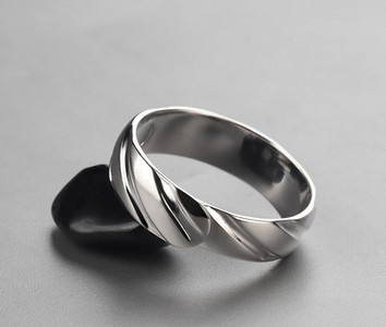 Regulējams stīpas gredzens