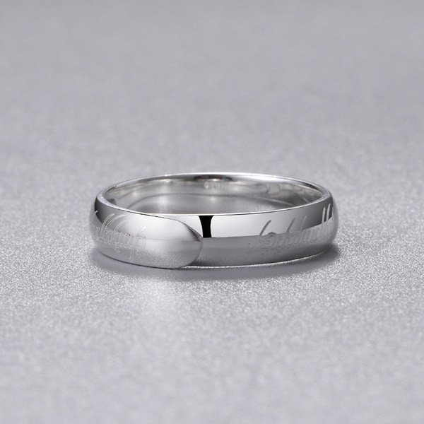Vīriešu gredzens sudraba krāsā ar uzrakstu