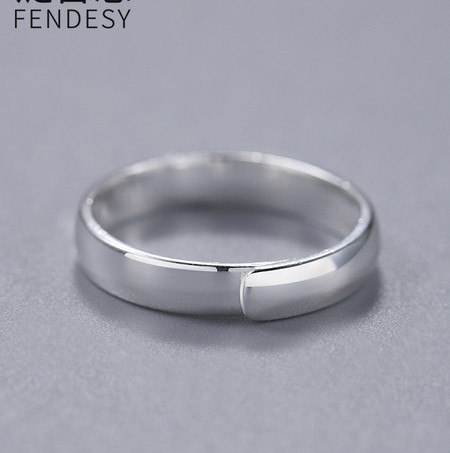 Ρυθμιζόμενο δαχτυλίδι σε ασημί χρώμα για άνδρες