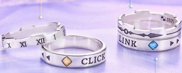 Vīriešu gredzens sudraba krāsā - ar uzrakstu un dekoratīvu akmeni