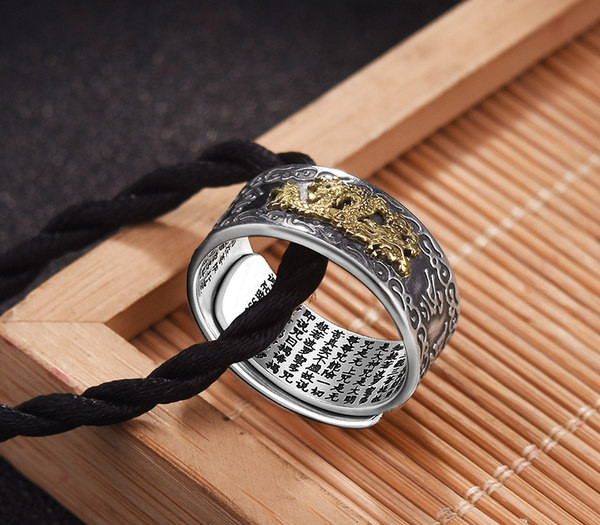 Ρυθμιζόμενο δαχτυλίδι σε ασημί χρώμα - με επιγραφή