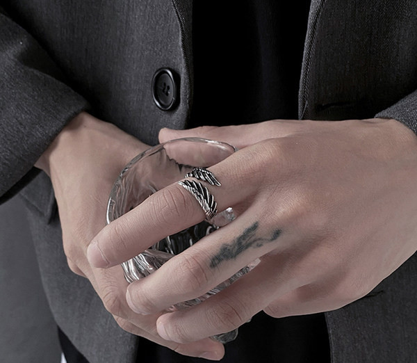 Ανδρικό δαχτυλίδι - σε ασημί χρώμα