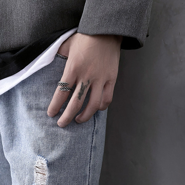 Ανδρικό δαχτυλίδι - σε ασημί χρώμα