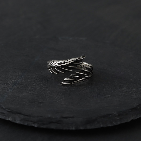 Ανδρικό δαχτυλίδι - σε ασημί χρώμα