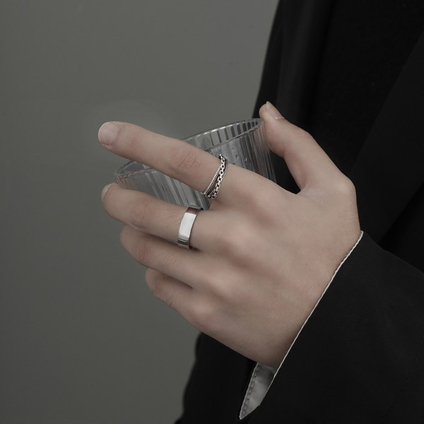 Muški prsten u obliku obruča