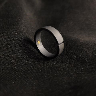 Vīriešu gredzenu retro modelis