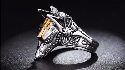 Ανδρικό δαχτυλίδι χαραγμένο σε ασημί χρώμα