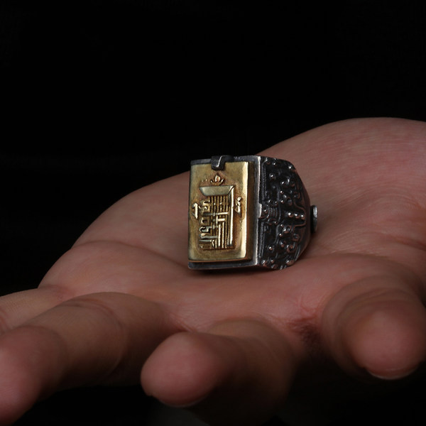 Naujo modelio vyriškas retro žiedas – reguliuojamas