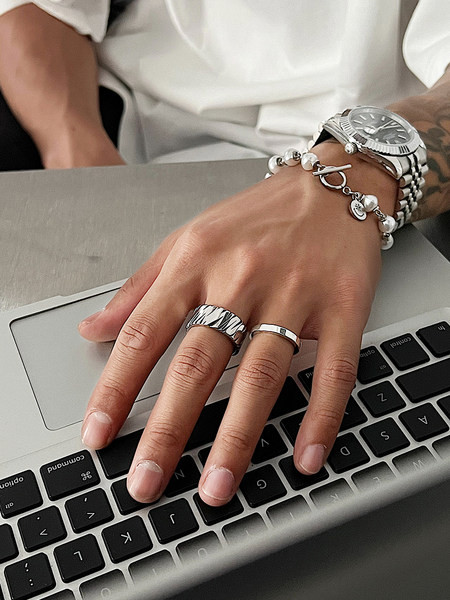 Ανδρικό δαχτυλίδι σε ασημί χρώμα - ρετρό στυλ