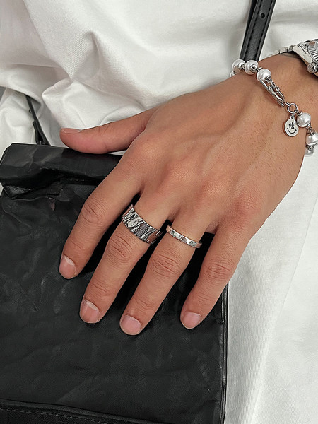 Ανδρικό δαχτυλίδι σε ασημί χρώμα - ρετρό στυλ