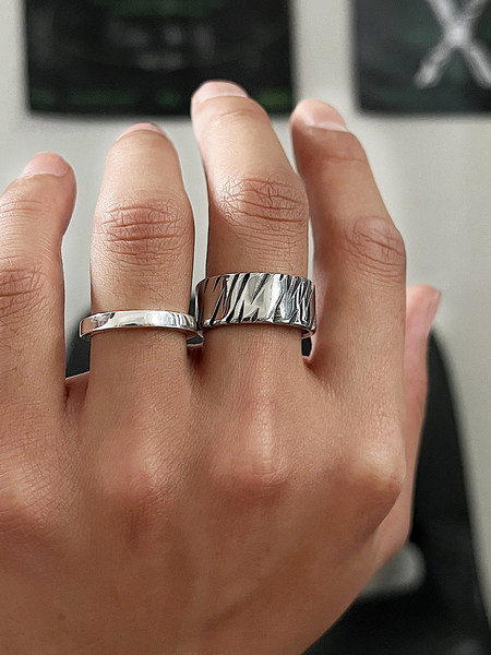 Ανδρικό δαχτυλίδι σε ασημί χρώμα - ρετρό στυλ