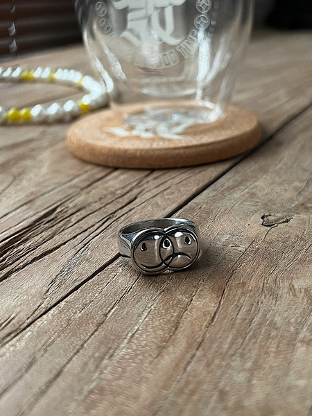 Muški prsten emoji od titanijskog čelika