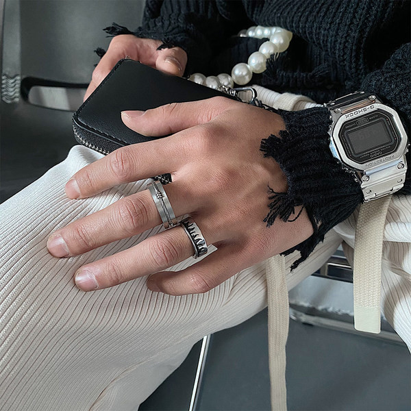 Ανδρικό δαχτυλίδι σε ασημί χρώμα με 3D στοιχείο