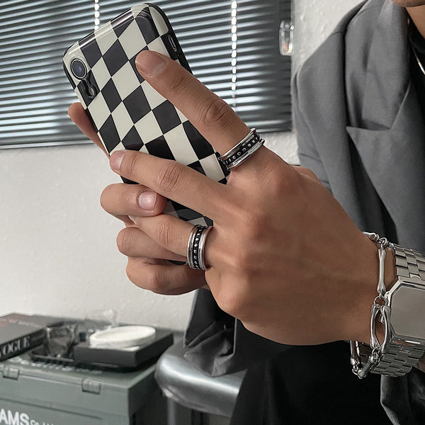 Forgó gyűrű ezüst és fekete színben