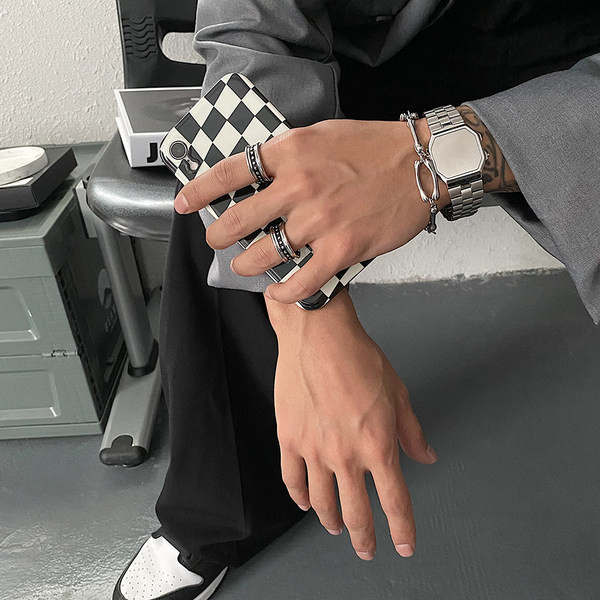 Forgó gyűrű ezüst és fekete színben