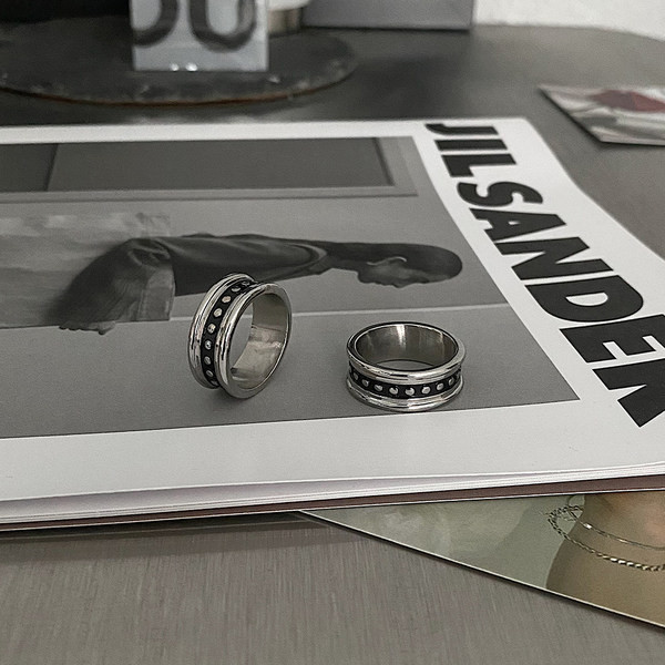 Forgó gyűrű ezüst és fekete színben