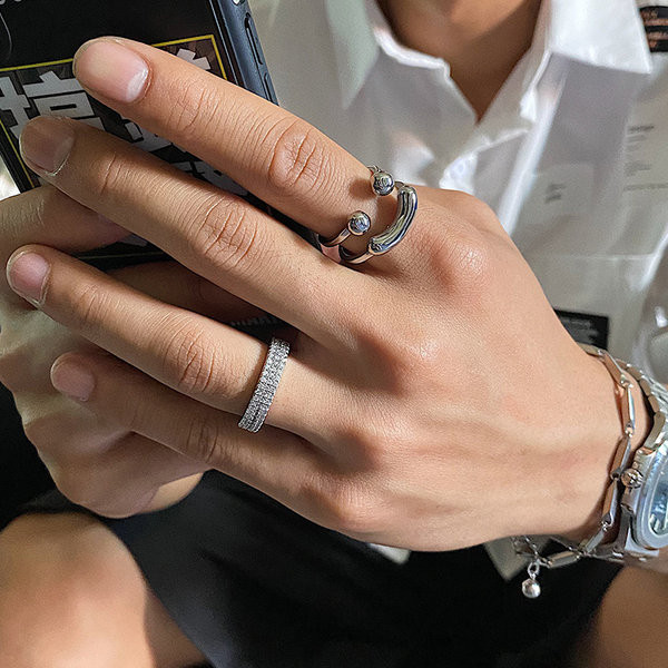 Ανδρικό δαχτυλίδι από ατσάλι τιτανίου σε ασημί χρώμα