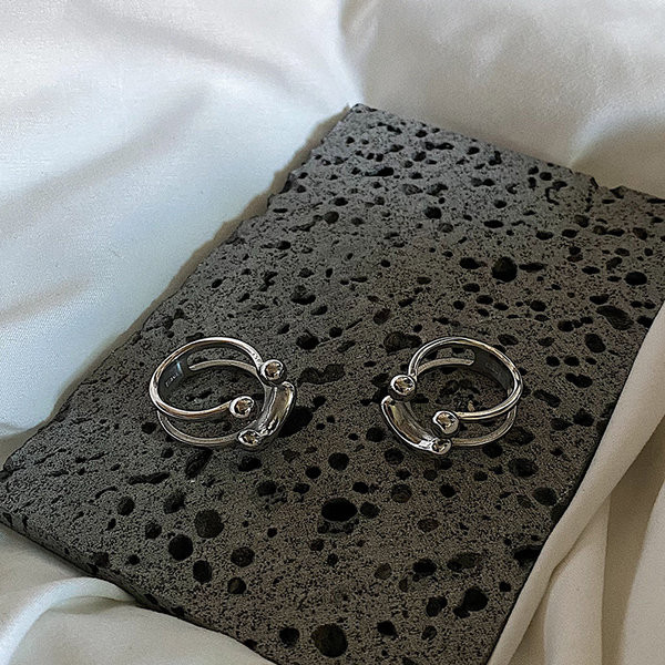 Ανδρικό δαχτυλίδι από ατσάλι τιτανίου σε ασημί χρώμα