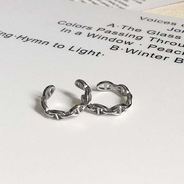 Ρυθμιζόμενο δαχτυλίδι σε ασημί χρώμα για άνδρες