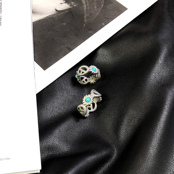 Férfi gyűrű ezüst színben, kék kővel