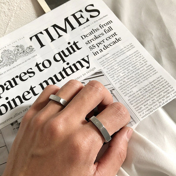 Vienkāršs vīriešu gredzens - sudraba krāsā