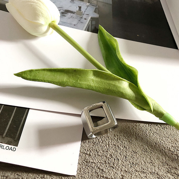 Kvadrātveida vintage gredzens vīriešiem