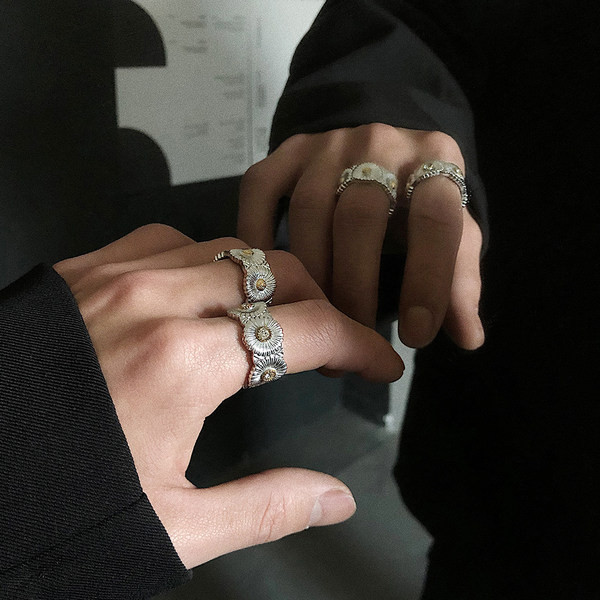 Podesivi prsten s tratinčicama za muškarce