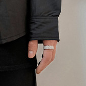 Vīriešu gredzens no titāna tērauda ar akmeņiem