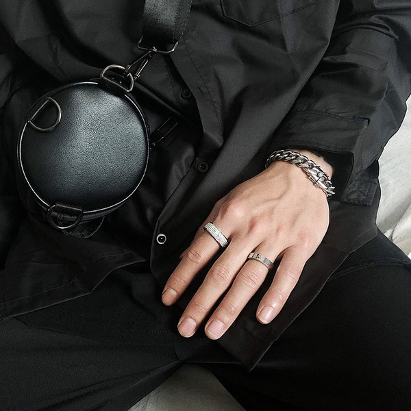 Vīriešu gredzens no titāna tērauda ar akmeņiem