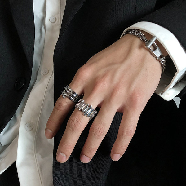 Férfi gyűrű ezüst színben - két modell