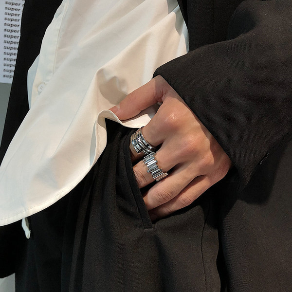 Férfi gyűrű ezüst színben - két modell