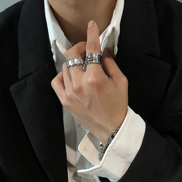 Férfi gyűrű ezüst színben - két modell