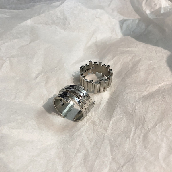 Férfi gyűrű ezüst színben - két modell