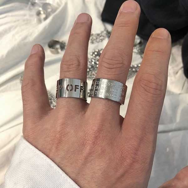 Vīriešu gredzens izgatavots no tērauda