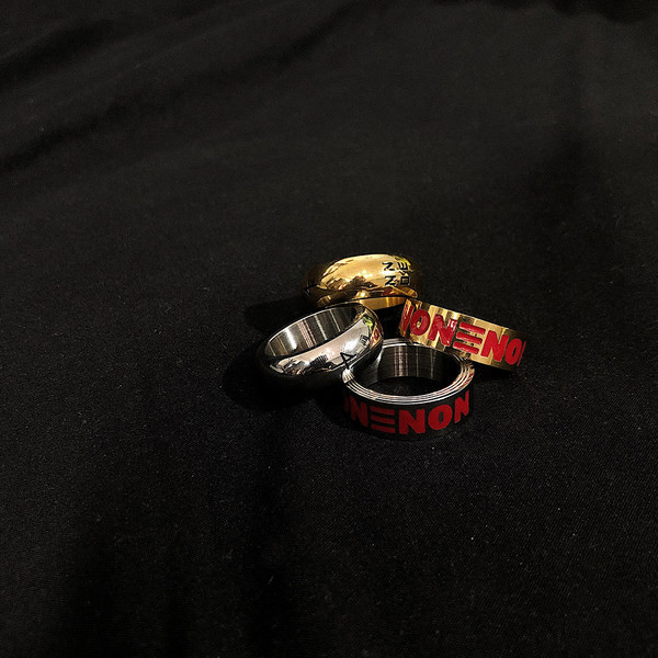 Vīriešu retro gredzens ar uzrakstu