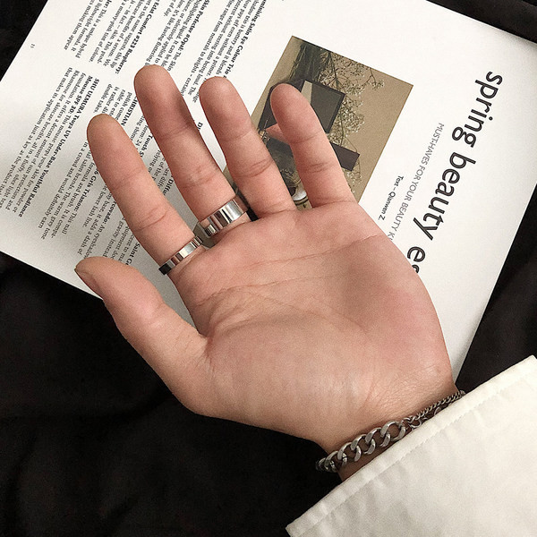 Tīra modeļa vīriešu gredzenu gredzeni divi modeļi