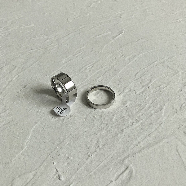 Tīra modeļa vīriešu gredzenu gredzeni divi modeļi