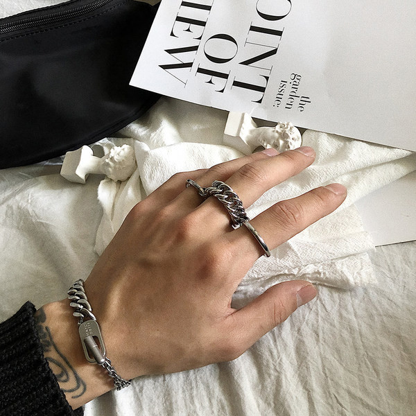 Vīriešu gredzens sudraba un zelta krāsā - trīs gabali