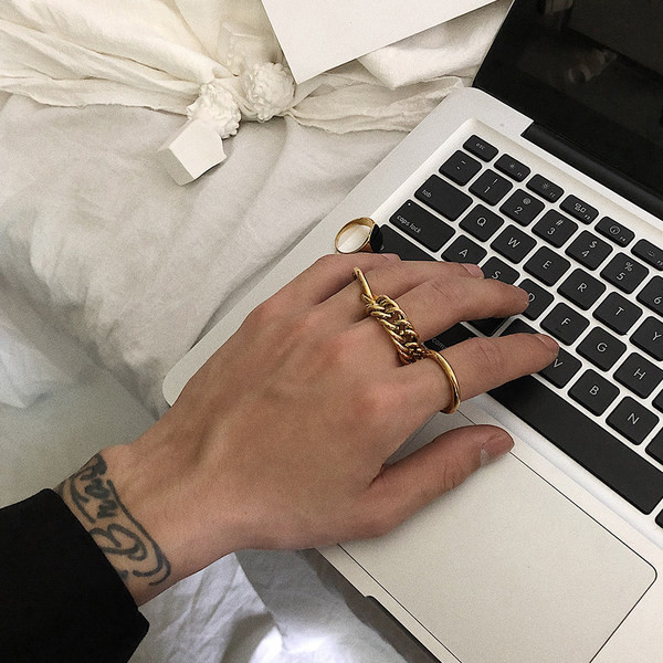 Vīriešu gredzens sudraba un zelta krāsā - trīs gabali