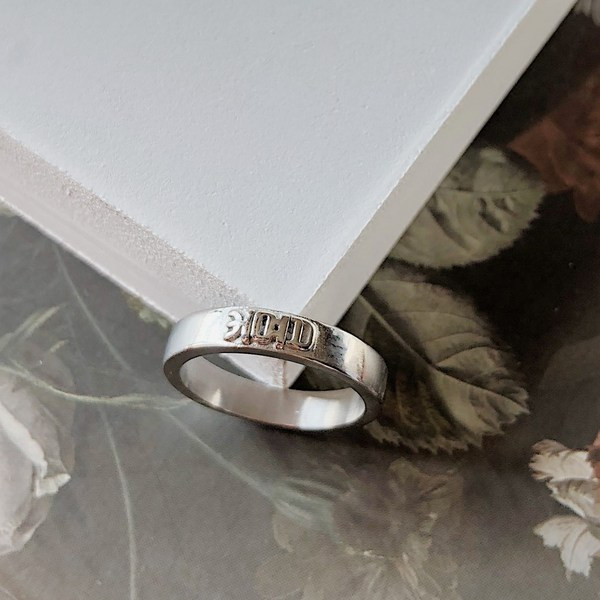 Vīriešu gredzens ar uzrakstu