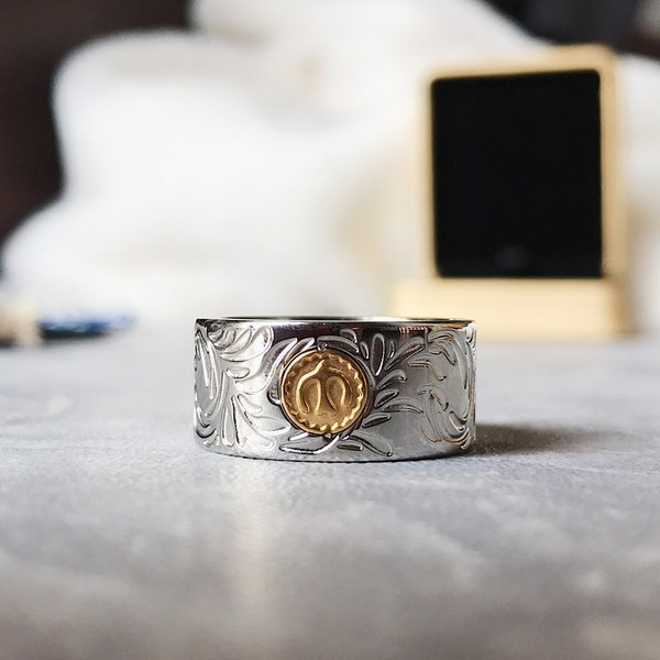 Férfi gyűrűs retro modell - aranyszínű elemekkel