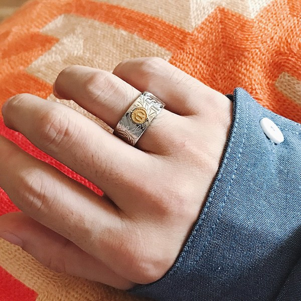 Férfi gyűrűs retro modell - aranyszínű elemekkel