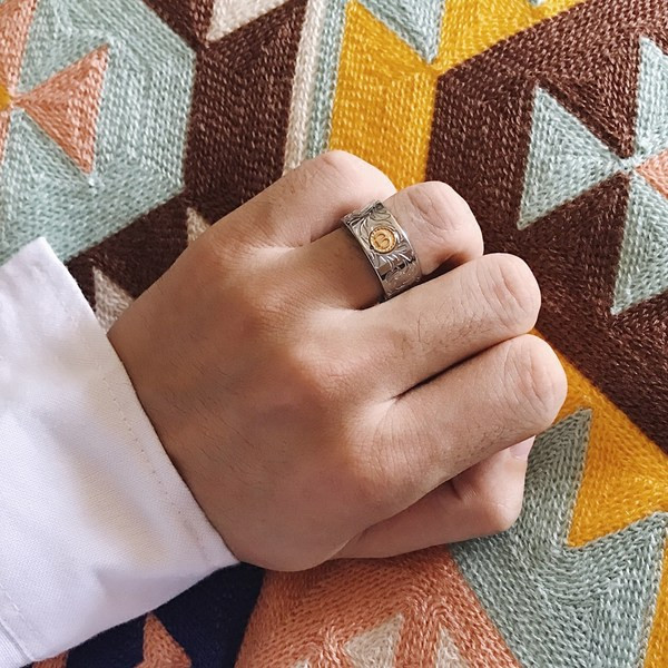 Férfi gyűrűs retro modell - aranyszínű elemekkel