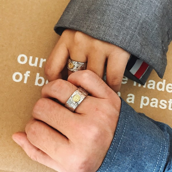 Férfi gyűrűs retro modell - aranyszínű elemekkel