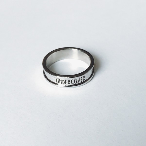 Vīriešu gredzens ar uzrakstu