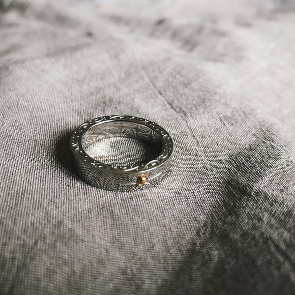 Vīriešu gredzens ar akmeni